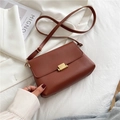 Minimalist brown crossbody bag in caramel PU leather with gold metal buckle and strap - Red Brown