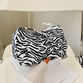 Schicke Zebra-Tragetasche in Schwarz und Weiß mit Fransen-Reißverschluss für Damen - Zebra Print