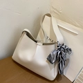 Elegante borsa a tracolla capiente bianco crema con sciarpa di seta zebrata - Bianco