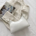 Bolso de hombro minimalista blanco con relieve de cocodrilo y detalles en dorado - Blanco