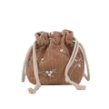 Braune Kordelzug-Beuteltasche mit Blumenstickerei und strukturierter Oberfläche - Braun