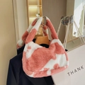 Borsa chic in peluche rosa e bianca con ecopelliccia e morbido manico superiore - Rosa