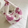 Elegante borsa a tracolla in ecopelliccia bianca con cuori rosa per donna in inverno - Rosa