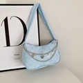 Lichtblauwe kanten baguette tas met zilveren ketting en vlinderhangers - Blauw