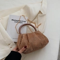 Bolso de mano con diamantes champán con asa de madera y cadena de metal dorada - Dorado