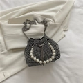 Borsa a secchiello nera con strass argento luccicanti e manico di perle bianche - Stile 2 Con Perle Artificiali