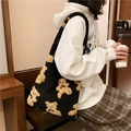 Borsa tote in pile nero con motivo orso giallo per outfit invernali casual - Nero