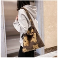 Borsa tote marrone in peluche con motivo a orsetto giallo per l'autunno e l'inverno - caffè