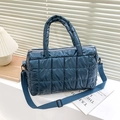 Bolso de hombro acolchado azul marino estilo plumífero con correa para el invierno - Azul