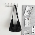 Borsa a tracolla minimalista in tela nera con tracolla regolabile e bottone a pressione - Nero