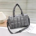Bolso tote acolchado gris metalizado con correa ajustable y diseño de gran capacidad - Plateado