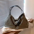 Bolso tote de nylon verde oliva de gran capacidad con asas negras y colgante chic - Verde