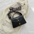 Borsa a tracolla nera vintage con texture increspata e tracolla larga in stile bohémien - Nero