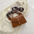 Borsa a mano quadrata vintage marrone con ampia tracolla colorata con motivo boho - Cuoio
