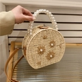 Bolso redondo de paja a la moda con asa de perlas y detalles florales para mujer - Blanco Roto