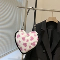 Borsa a spalla in peluche bianca a forma di cuore con cuori rosa e tracolla nera - Rosa