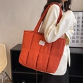 Bolso tote acolchado rojo óxido de gran capacidad con detalles de costura vertical - Naranja