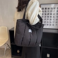 Bolso tote negro acolchado estilo plumón con gran capacidad para uso diario - Negro