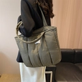 Bolso tote acolchado verde oliva para mujer con gran capacidad en nailon suave - Verde