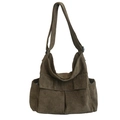 Bolso de hombro minimalista de pana con múltiples bolsillos en tono marrón oscuro - Verde