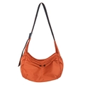 Borsa a tracolla a mezzaluna in nylon arancione brillante con cinturino nero - Arancione