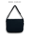 Borsa a tracolla minimalista in tela nera con tracolla regolabile e design a patta - Nero