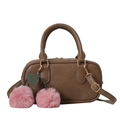 Braune PU-Leder Umhängetasche mit Griff und Kirsch-Plüschball-Anhänger für Damen - Khaki (Mit Anhänger)