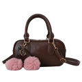 Dunkelbraune Boston-Schultertruhe aus PU-Leder mit rosa Plüsch-Anhängern und Griffen - Kaffee (Mit Anhänger)