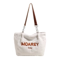 Minimalistische Wintertasche aus weißem Plüsch mit Stickerei und braunem Lederriemen - Weiß