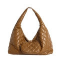 Braune gesteppte Hobo-Schultertasche aus Leder mit passendem kleinen ovalen Münzfach und Gold-Hardware - Olivgrün