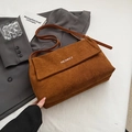Borsa a tracolla marrone in velluto a coste con logo MEAREY e tracolla regolabile - Marrone