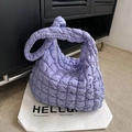 Gesteppte lila Cloud Bag aus leichtem Nylon mit breitem Schultergurt für Damen - 45*31*11 / Lila