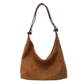 Borsa hobo retrò in pelle scamosciata marrone con tracolla in pelle scura e nodo - Marrone