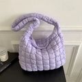 Gesteppte fliederfarbene Puffer-Schultertasche für Damen mit großem Stauraum und Soft-Look - Lila