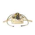 Bolso saco dorado elegante con colgante de cruz gótica y cierre de cordón - Dorado