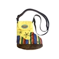 Wollen crossbodytas voor de winter in cowboylaars-ontwerp met kleurrijke regenboogstrepen - Geel