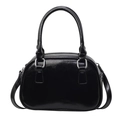 Schicke schwarze Handtasche aus glänzendem Kunstleder mit silbernen Metallschnallen - Schwarz