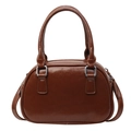 Braune glänzende Boston-Tasche aus PU-Leder mit silbernen Beschlägen und Riemen - Braun