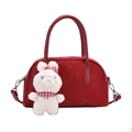 Bolso Boston de gamuza rojo oscuro con un lindo colgante de conejo de peluche blanco - Con Colgante / Rojo