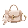 Minimalistische beige en lichtbruine zadeltas met een gouden ovale draaisluiting voor dames - Khaki en Wit (Met Hanger)