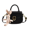 Chique zwarte PU-crossbodytas met litchi-patroon, gouden slot en beige konijnenhanger - Zwart (Met Hanger)