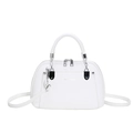 Weiße Crossbody-Handtasche aus PU-Leder mit Lychee-Narbung und silbernen Metallbeschlägen - Weiß