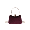 Elegante burgunderrote Samthandtasche mit goldenen Griffen und einer Kette - Burgunderrot