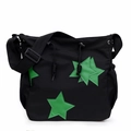 Borsa tote nera con coulisse caratterizzata da stelle verdi e tracolla regolabile - Nero