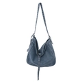 Stylische Schultertasche aus gewaschenem Denim mit Ösenriemen und silberner Schnalle - Hellblau