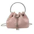 Secchiello in velluto rosa con manico ad anello argento e dettagli di catena con perle - Rosa Con Manico
