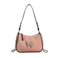 Sac bandoulière rose en cuir PU avec relief papillon en métal et bandoulière chaîne - Décoration de Papillon (Rose) / Rose