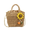Handgefertigte gewebte Strohtasche in Naturfarben mit gelber Sonnenblume und Anhänger - Sonnenblumen-Dekorationsstil / Khaki Mit Sonnenblumen-Dekoration