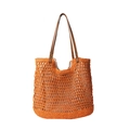Lebhafte orangefarbene gewebte Handtasche mit braunen Ledergriffen und Nieten - Orange