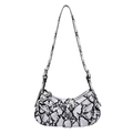 Borsa a mezzaluna chic in PU pitonato bianco e nero con rivetti argentati - Bianco